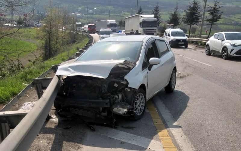 Samsun’da otomobil bariyerlere çarptı: 1 yaralı
