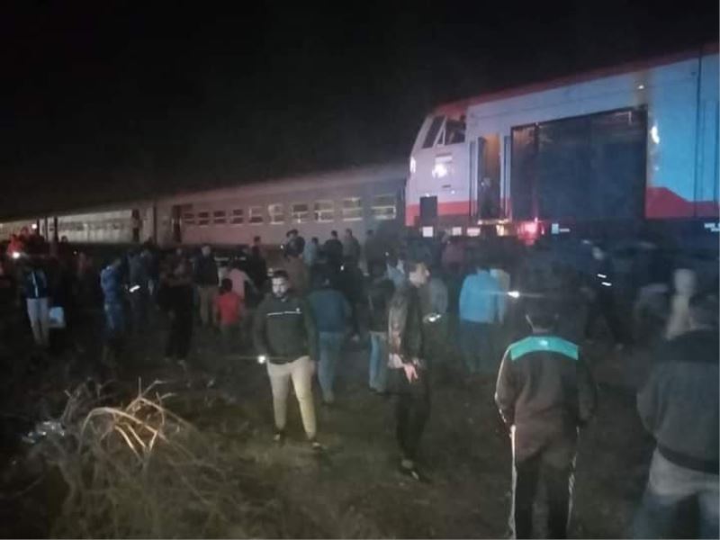 Mısır’da yolcu treni raydan çıktı: 15 yaralı
