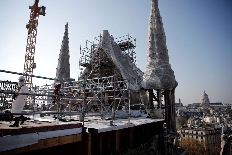 Macron, Notre-Dame Katedrali’nin restorasyon alanını ilk kez ziyaret etti
