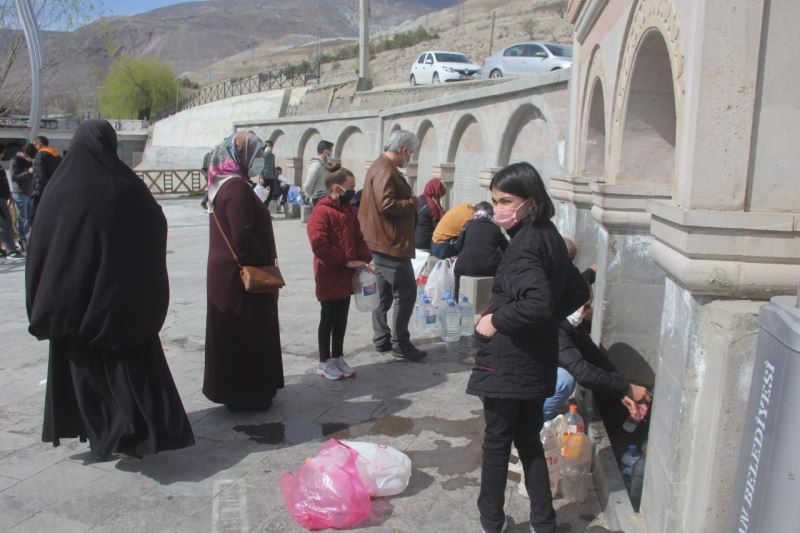 Erzincanlılar ’ekşisu’ ile iftar açıyor
