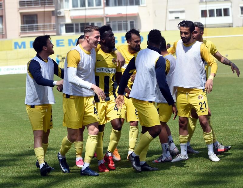 Menemenspor beraberliğe abone
