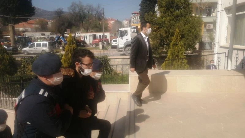 25 bin TL’lik kablo çakan hırsız sevgililer adliyeye sevk edildi
