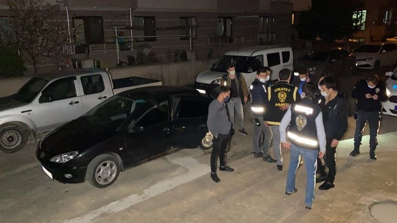 Uygulamadan kaçan araç kovalamaca sonrası yakalandı
