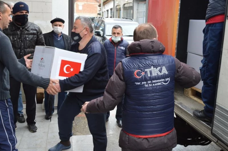 TİKA’dan Kosovalı ihtiyaç sahiplerine ramazan paketleri
