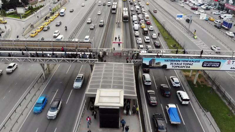 İstanbul’da toplu taşıma araçlarında yoğunluk
