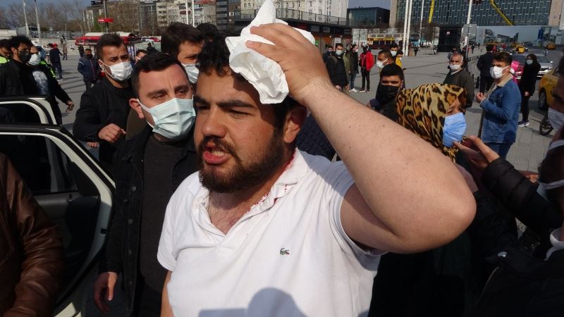 Taksim’de İBB zabıtaları seyyar satıcıyı başından yaraladı
