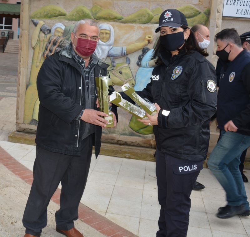 Havran’da polisin dağıttığı fidanlar toprakla buluştu
