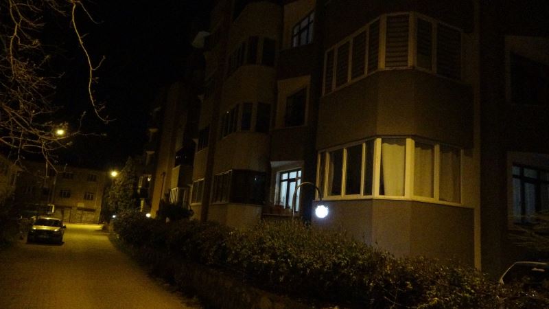 Karabük’te 5 katlı apartman karantinaya alındı
