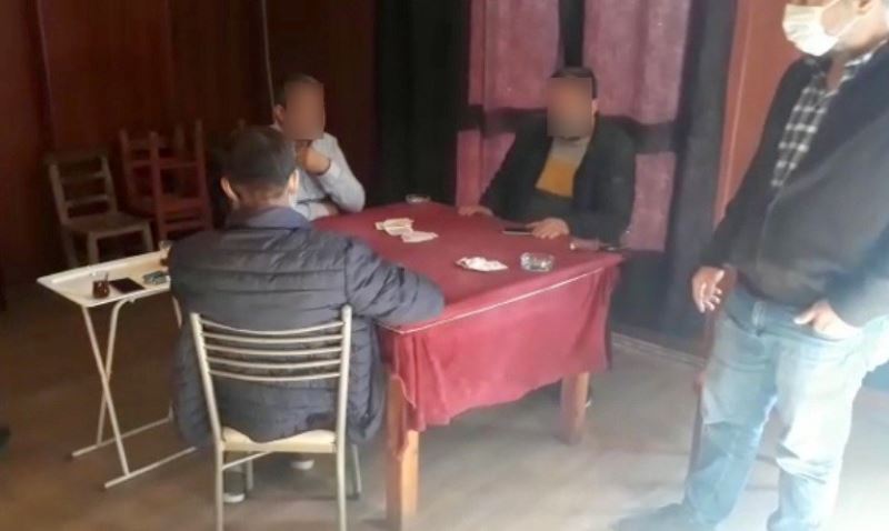 Osmaniye’de kumar oynayan 5 kişiye 25 bin lira ceza