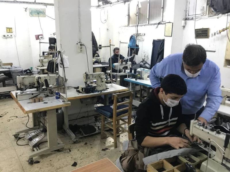 Terzilik mesleği ile 15 kişiye istihdam sağlıyor
