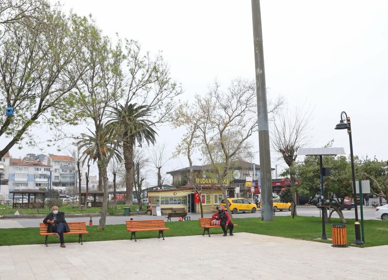 Mudanya’daki parklar güneş enerjisiyle aydınlatılıyor
