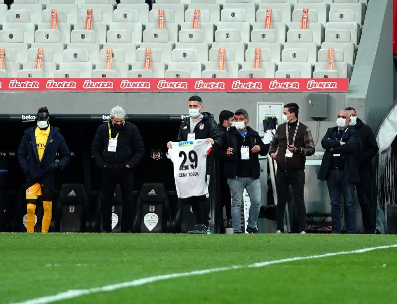 Beşiktaşlı futbolcular, Cenk Tosun’u unutmadı
