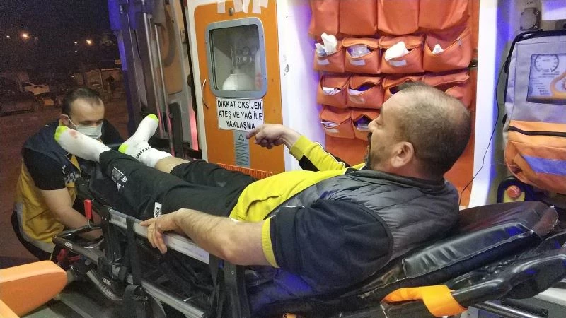 Damadıyla silahlı saldırıda yaralandı, sedye üzerinde tehditler savurdu
