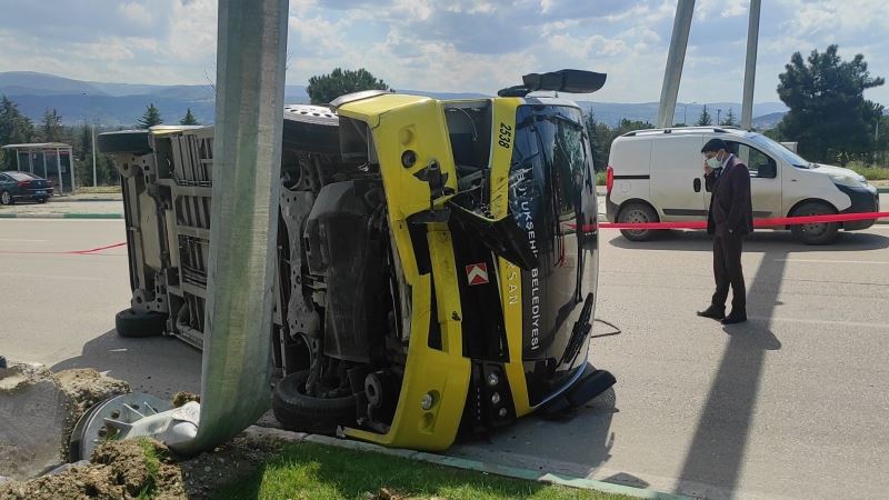 Bursa’da toplu taşıma midibüsü devrildi: 5 yaralı

