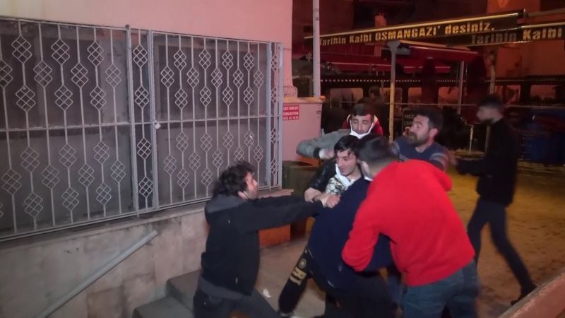 Bursa’da antikacı dükkanındaki yangın sırasında büyük kavga
