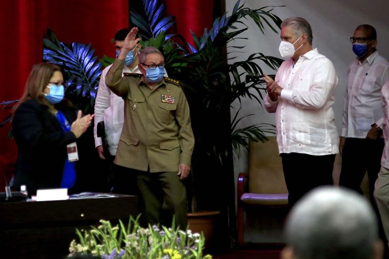 Küba’nın eski Devlet Başkanı Castro, FCC Genel Sekreterliği görevini bıraktı
