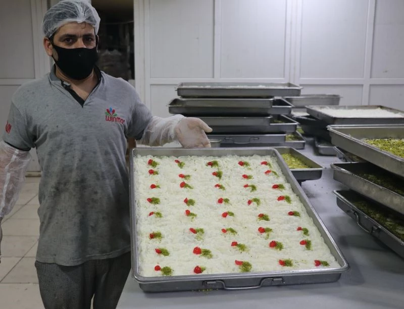 (Özel) Güllaç ustalarının yoğun mesaisi
