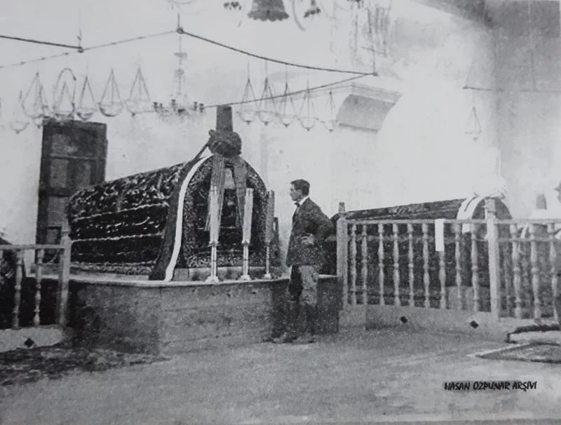 Prens Pihilip’in babası bundan 100 yıl önce Afyon’daki türbeye çizmeleriyle girmiş
