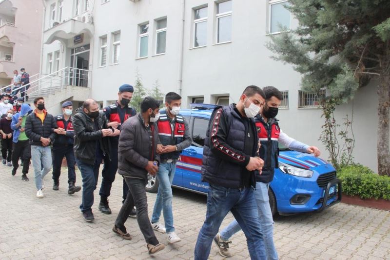 İzmir’deki uyuşturucu operasyonunda 18 tutuklama
