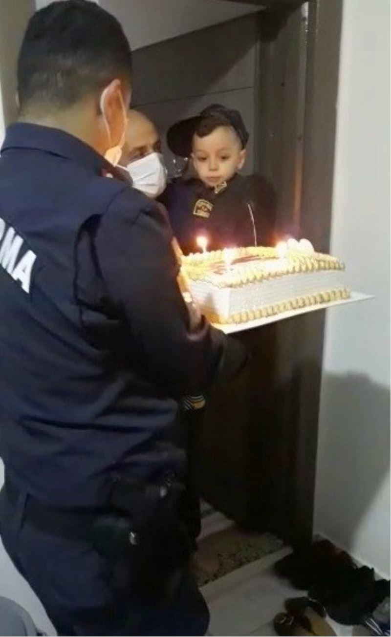 Jandarmadan şehit oğluna sürpriz doğum günü
