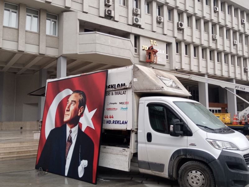 Erdoğan’ın gelişi öncesinde Valilik binasında yenileme çalışmaları başladı
