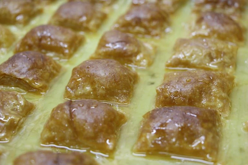 Ramazan ayının vazgeçilmezi, börek görünümlü tatlı: Laz Böreği
