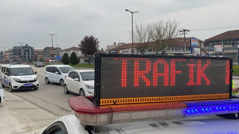 Boş sokaklarda hız yapanlar radara takıldı
