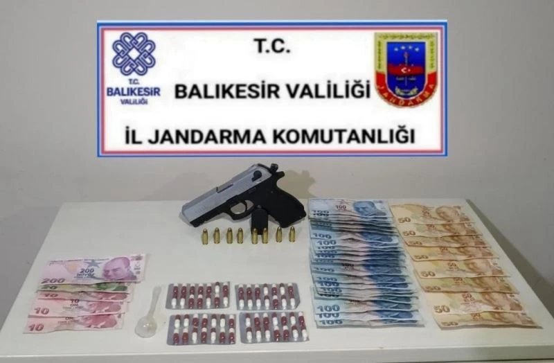Karesi’de jandarmadan 3 uyuşturucu şüphelisine operasyon
