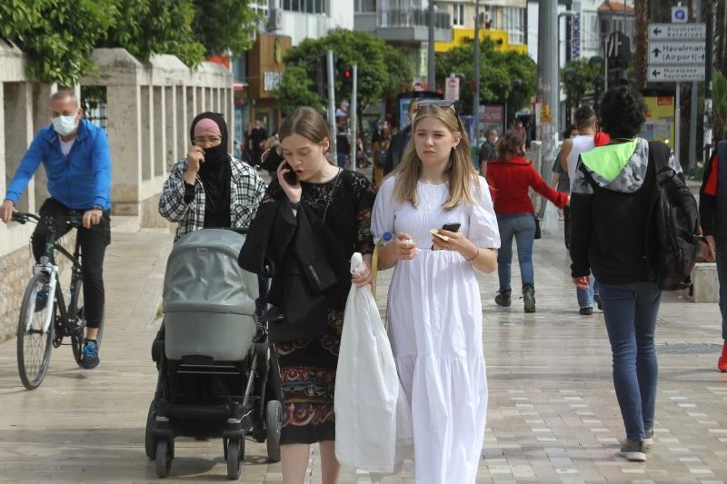 Antalya’da denetim ve uyarılara rağmen korkutan yoğunluk
