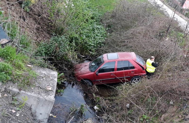 Samsun’da otomobil su kanalına uçtu: 2 yaralı
