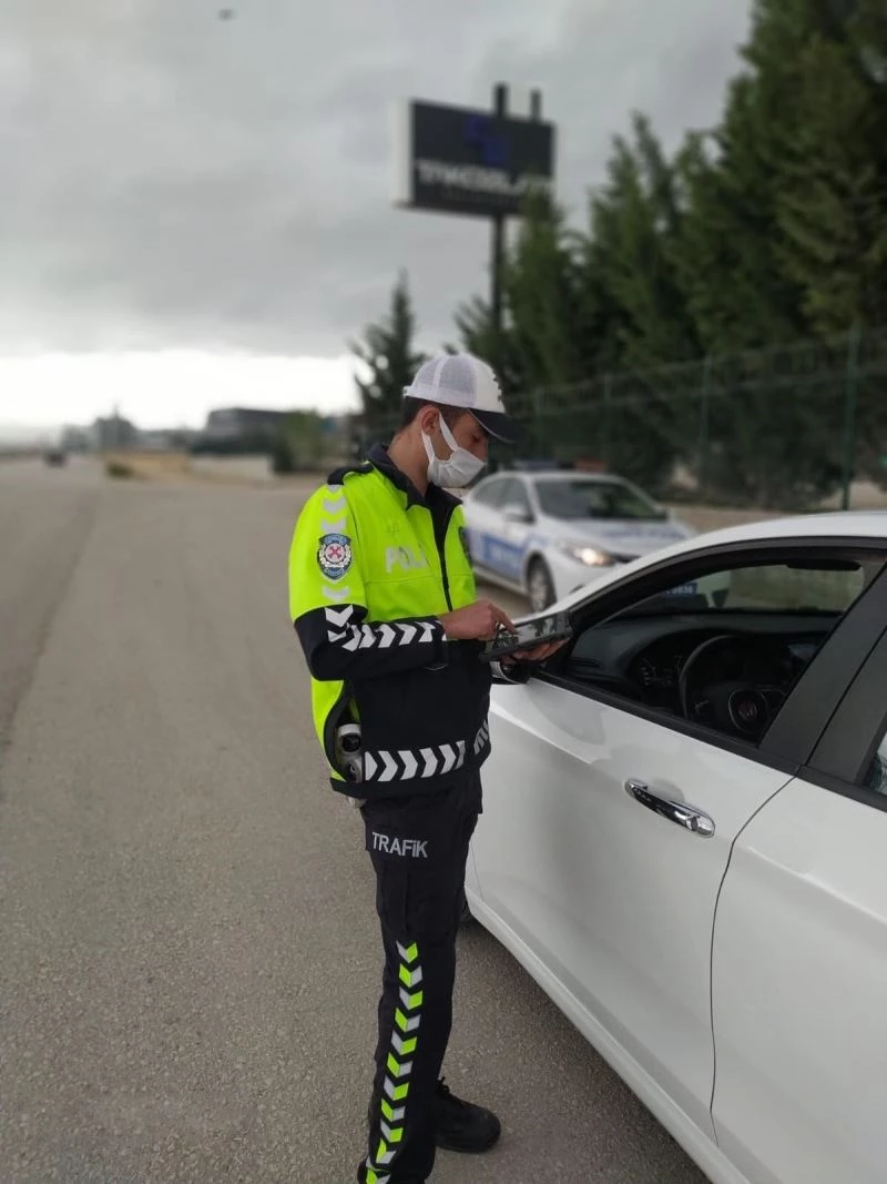 Yurt genelindeki ‘Hız Denetimleri’nde 7 bin 740 araç ile sürücüye işlem yapıldı
