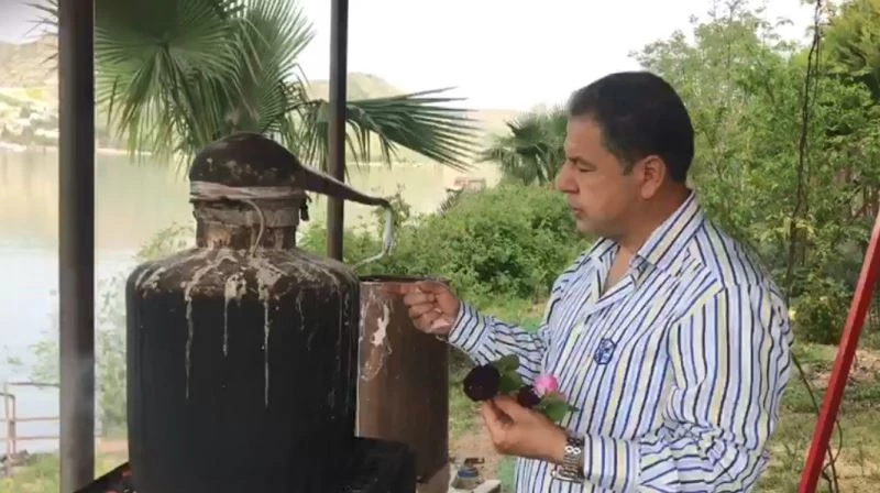 Karagül odun ateşinde kokuya dönüşüyor
