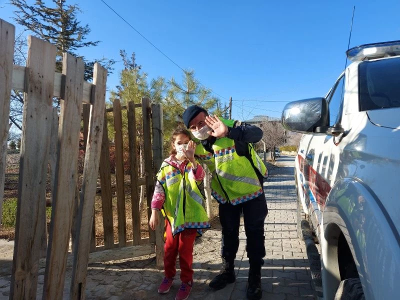 Otizmli Nida’nın jandarma olma hayali bir günlüğüne gerçeğe dönüştü
