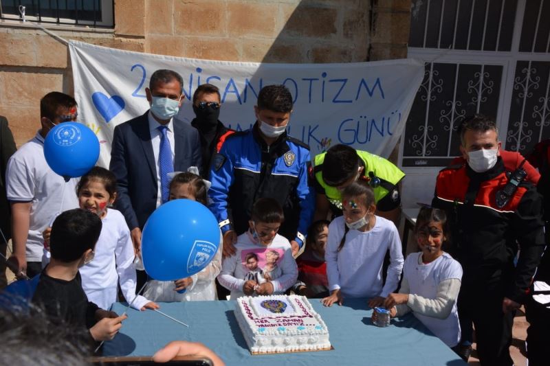 Midyat’ta ’Otizme mavi ışık yak’ etkinliği düzenlendi
