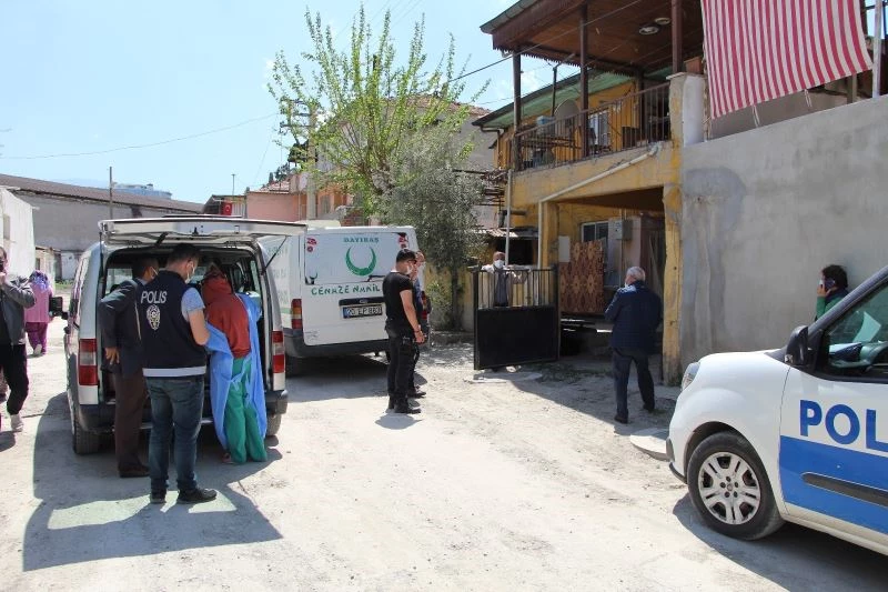 Parayı umut ederken kiracısının cansız bedenini buldu
