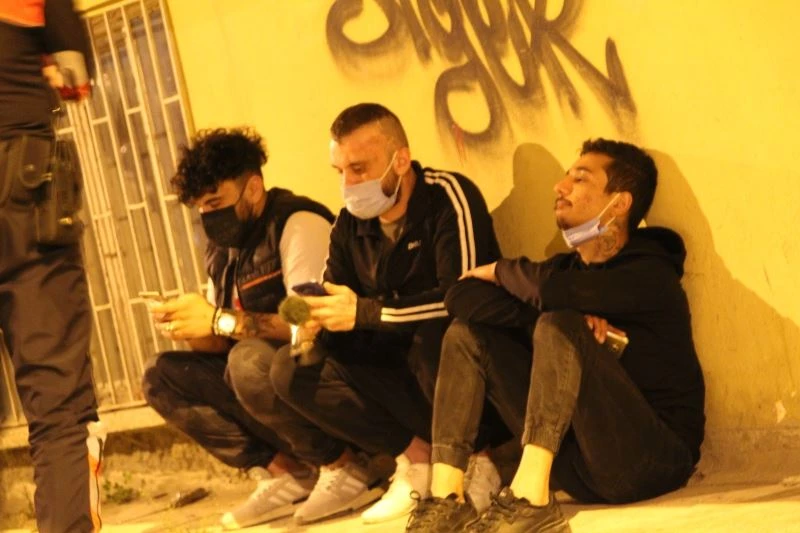 Asker kaçağı gençlerin akşam kaçamağı pahalıya patladı
