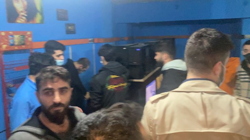 (Özel) Beyoğlu’nda internet kafede “Counter-Strike” maçına polis baskını
