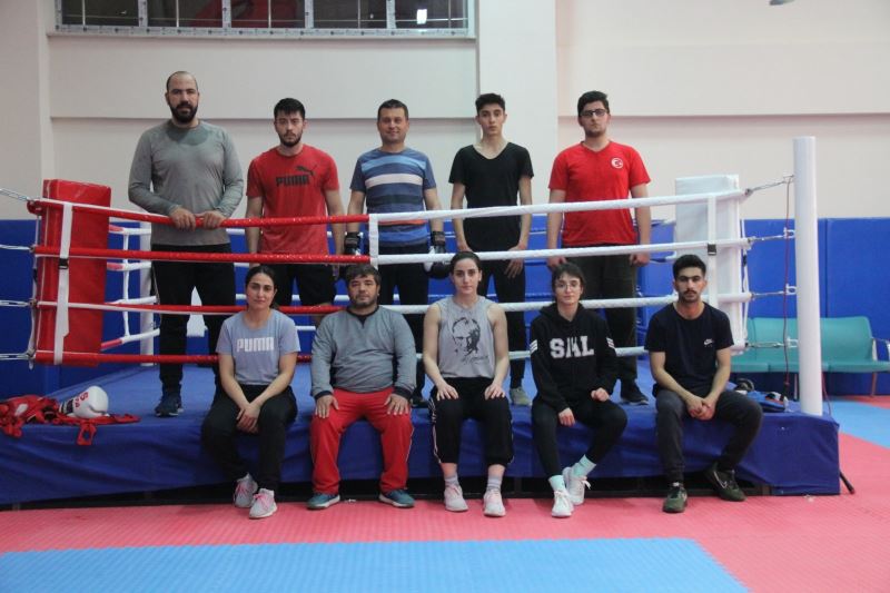 Elazığ’da boksörler oruçlarını tutup, antrenmanlarını aksatmıyor
