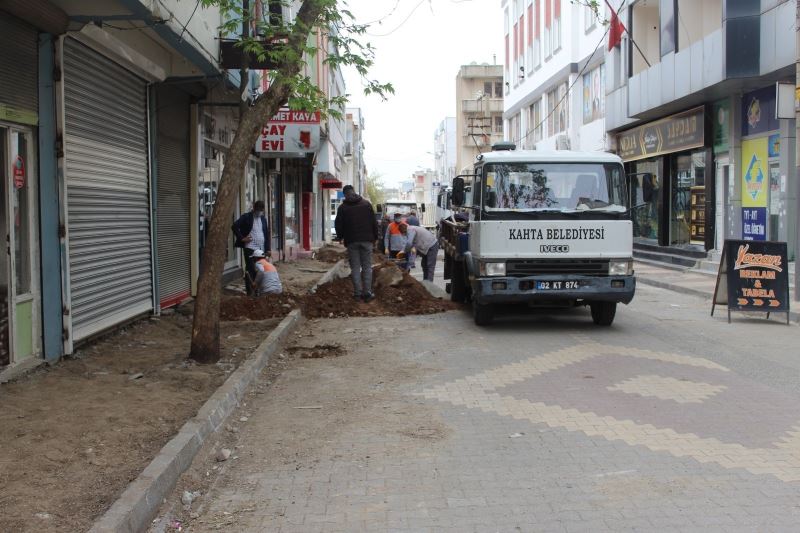 Kahta’daki işlek cadde ve sokaklar sil baştan yenileniyor
