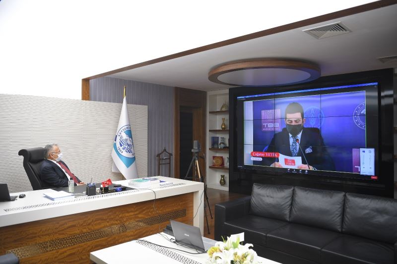 Başkan Büyükkılıç ‘Belediyelerde Gıda Bankacılığı Çalıştayı’na videokonferansla katıldı
