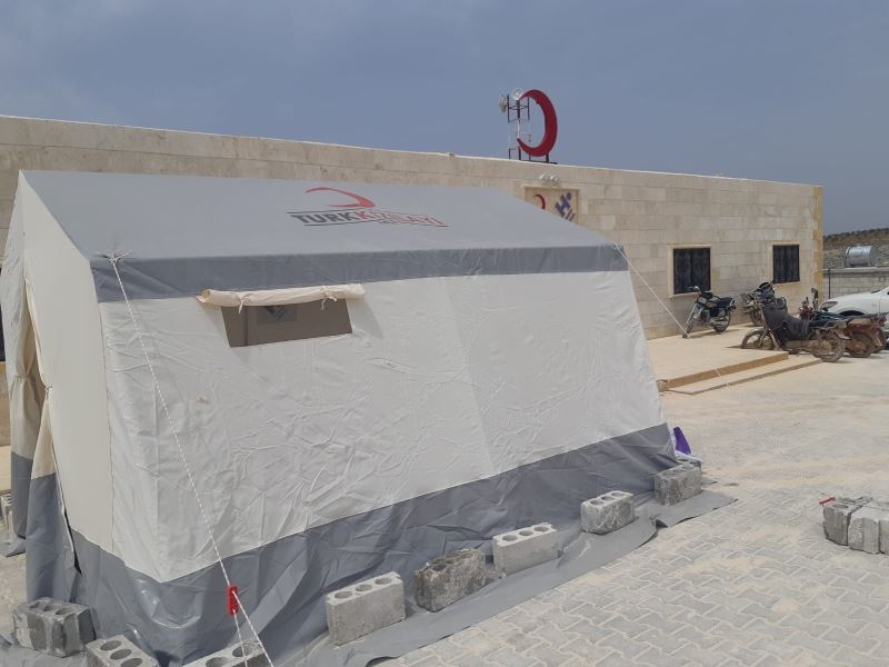 İdlib halkı, Türk Kızılayı tarafından kurulan sahra hastanesinde ücretsiz tedavi alıyor
