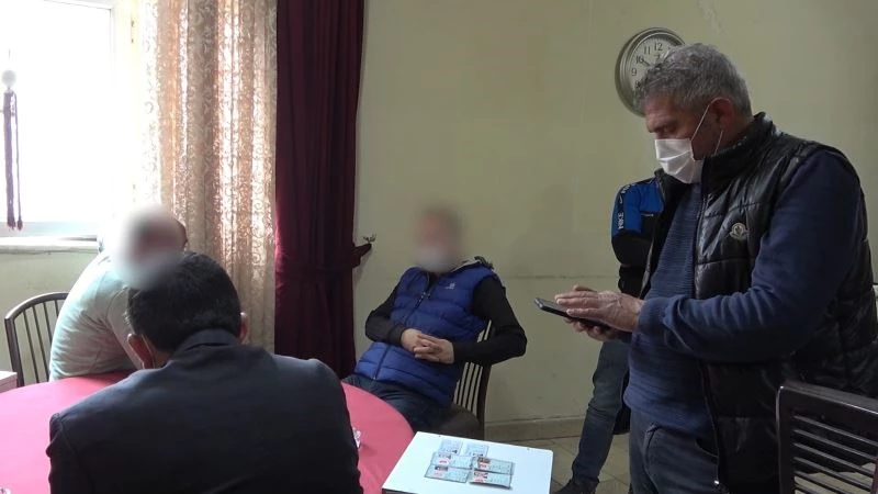 Dernekte iskambil oynayan 5 kişiye 15 bin 750 lira ceza
