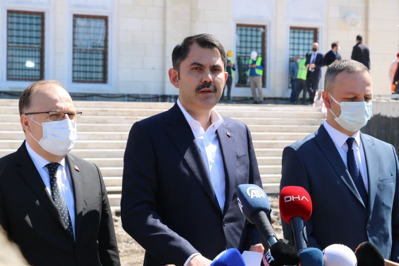 Çevre ve Şehircilik Bakanı Kurum, Uzunmehmet Camii’ni inceledi
