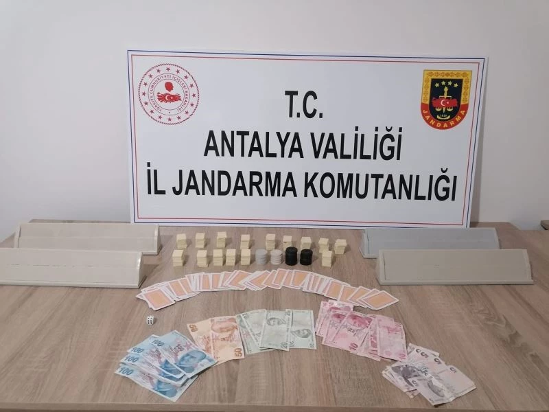 Antalya’da  kumar operasyonu: 7 kişiye 37 bin 702 TL ceza
