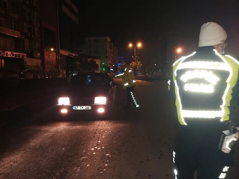 Sokağa çıkma kısıtlamasında izin belgesi denetimi
