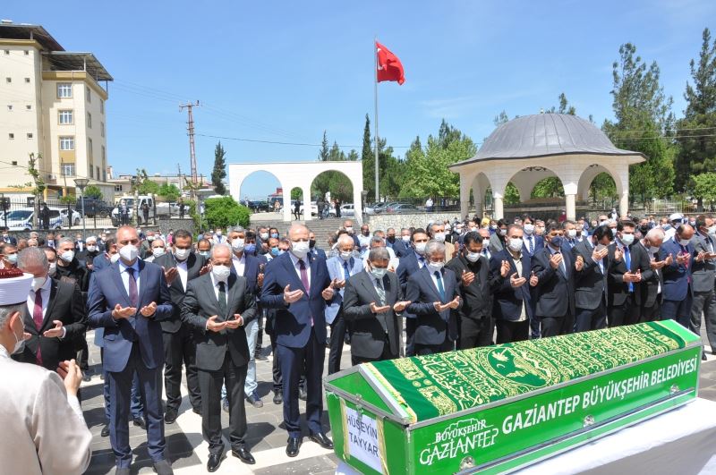 Şamil Tayyar’ın babası dualarla son yolculuğuna uğurlandı
