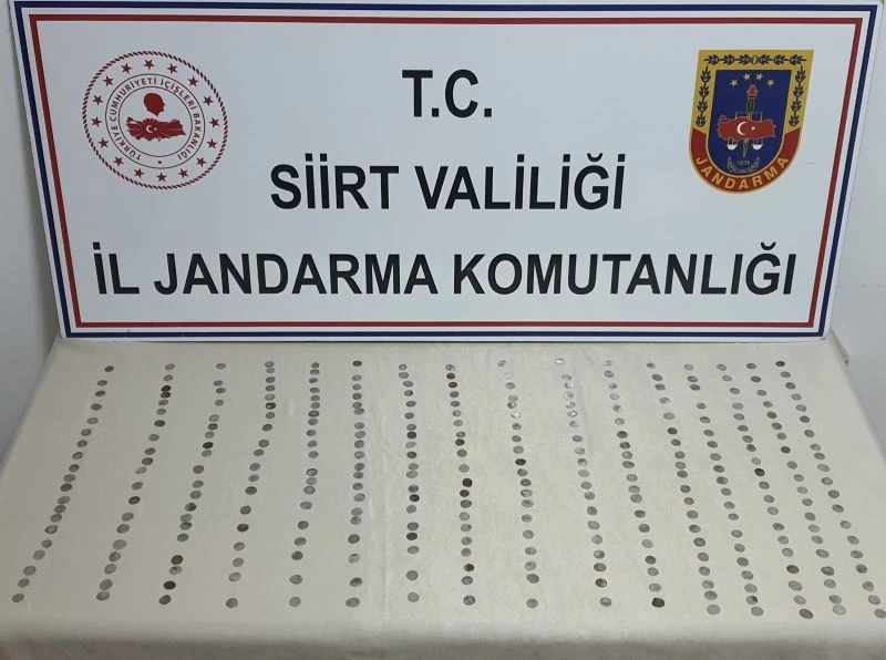 Siirt’te Roma dönemine ait 321 gümüş sikke ele geçirildi
