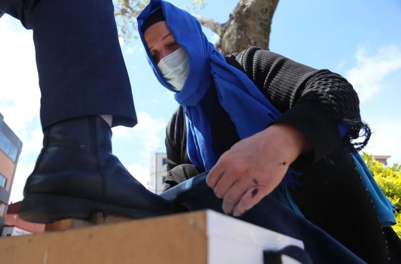 3 ay önce aldığı boya sandığı, fedakar annenin ekmek teknesi oldu
