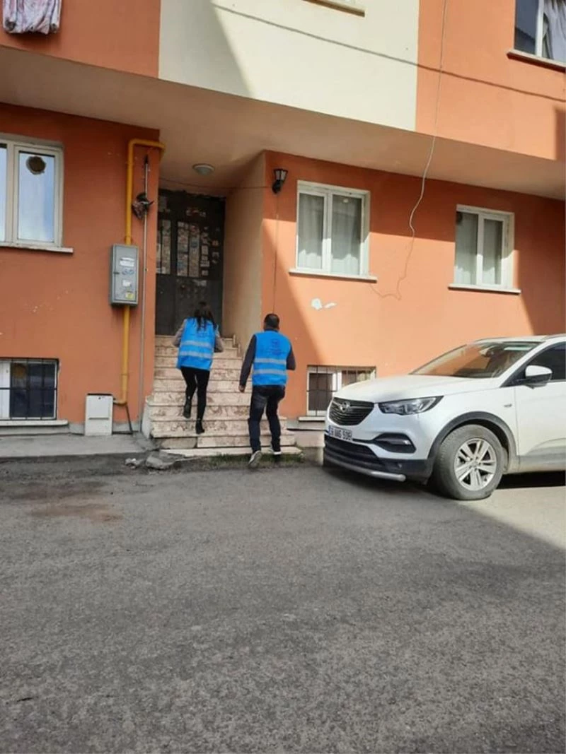 Kars’ta binalara uyarıcı yazılar asılıyor
