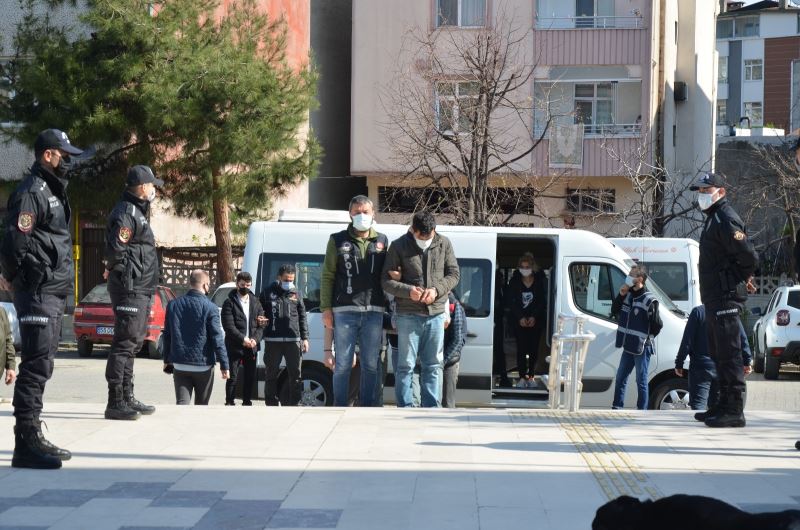 Uyuşturucu operasyonunda yakalananlar adliyede
